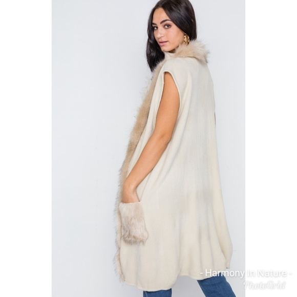 Last 1 🎉Host Pick Ivory Soft Knit Vest Fur Lined - Picture 3 of 8
